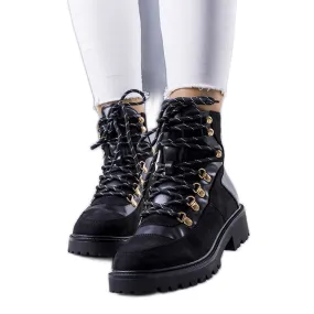 Black insulated boots from Leneo