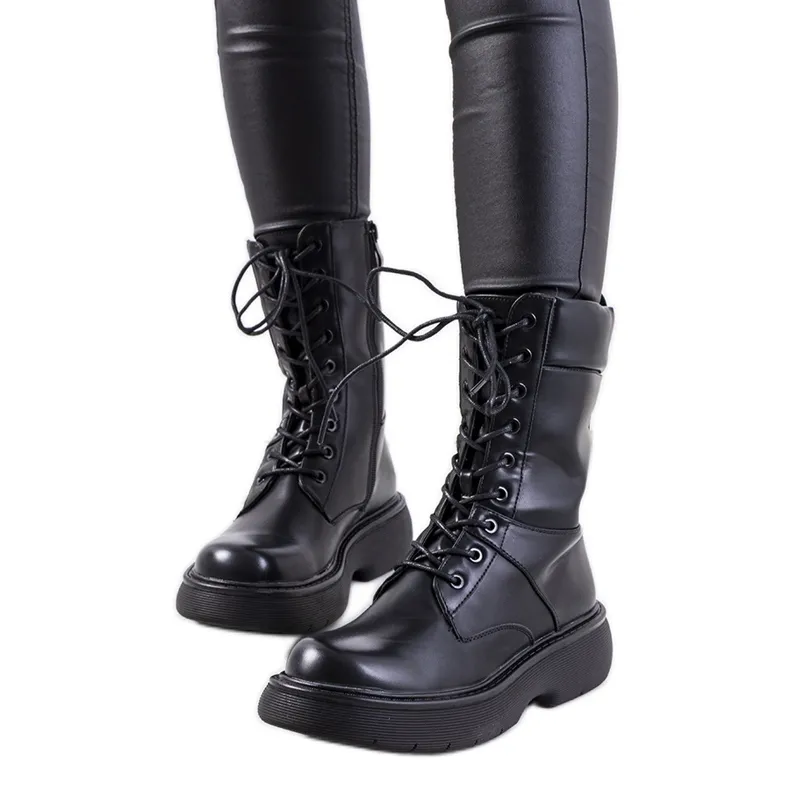 Black insulated boots from Sobrin