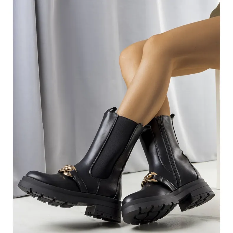 Black insulated boots from Vladim