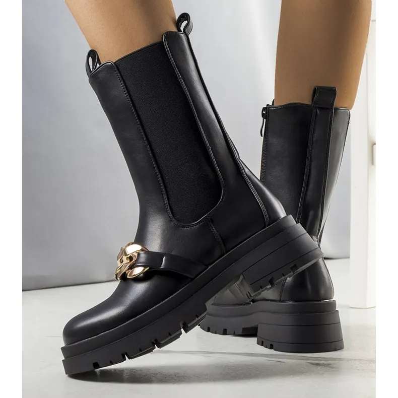 Black insulated boots from Vladim