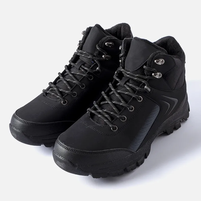 Black insulated boots in Mers trekking style